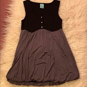 Long sleeveless shirt